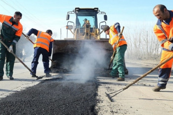 Фотография к новости: 157 тысяч километров головной боли: перестанут ли дороги быть бедой Казахстана?