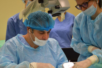 Фотография к новости: Протез уха годовалому ребёнку учили устанавливать столичных врачей