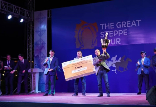 Фотография к новости: 24 миллиона тенге получил победитель конного марафона Астана-Туркестан