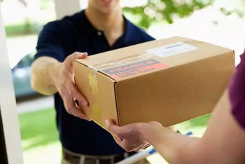 Фотография к новости: За посылку с гашишем и марихуаной из США задержали жителей Алматы