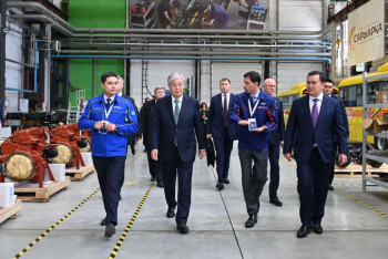 Фотография к новости: Токаев посетил новые предприятия Карагандинской области