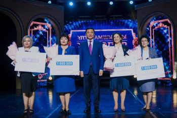 Фотография к новости: Лучших учителей наградили в Астане