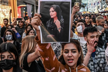 Фотография к новости: "Мою дочь убили из-за хиджаба": иранки готовы рисковать жизнью на протестах