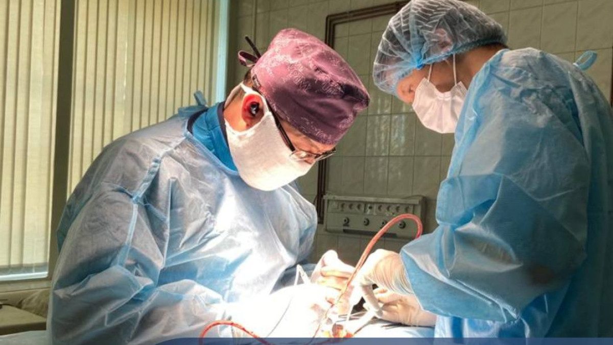 Сложнейшую операцию на позвоночнике успешно провели врачи в Алматы