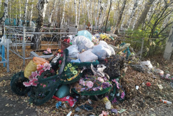 Фотография к новости: Кладбища Петропавловска превращаются в мусорные полигоны