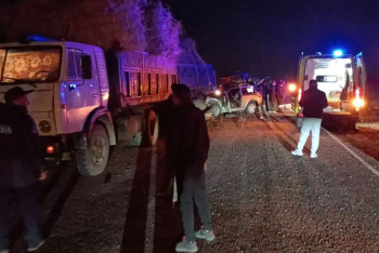 Фотография к новости: "Нива" протаранила  прицеп "КамАЗа" на павлодарской трассе. Погибли три человека