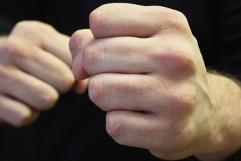 Фотография к новости: В избиении подполковника полиции в Алматы подозревают пятерых мужчин