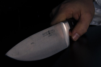 Фотография к новости: Директор актюбинской школы напал с ножом на супругу и дочь