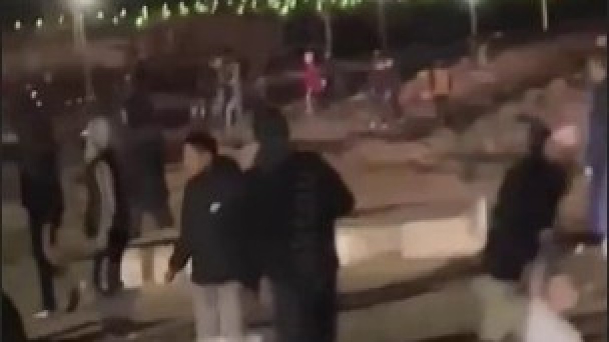 Массовую драку устроили подростки у вокзала в Мангистауской области