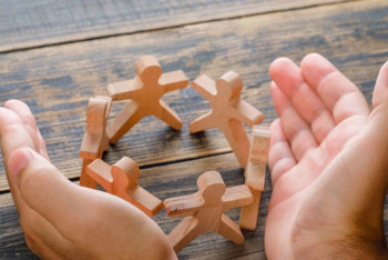 Фотография к новости: Против детской бедности выступили депутаты НПК