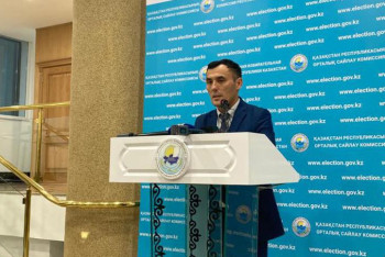 Фотография к новости: Кандидат в президенты Жанабаев сдал экзамен на знание казахского языка