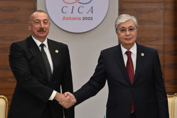 Фотография к новости: Президент Азербайджана поздравил Токаева с хорошими результатами саммита СМДВА