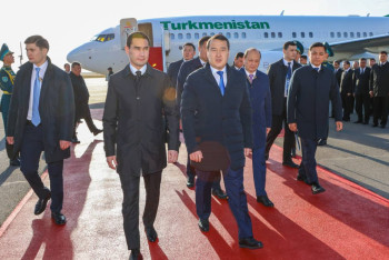 В Астану прилетел президент Туркменистана