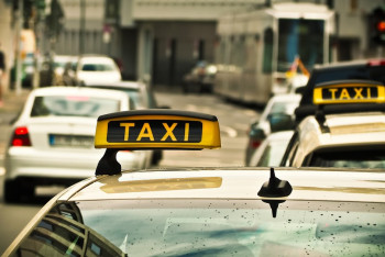 Фотография к новости: Услуги такси в Казахстане за год подорожали почти на 40 процентов