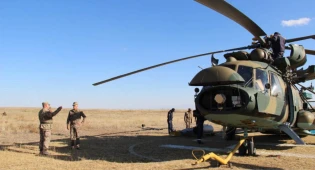Учебная проверка: казахстанских военных подняли по тревоге для ремонта вертолёта