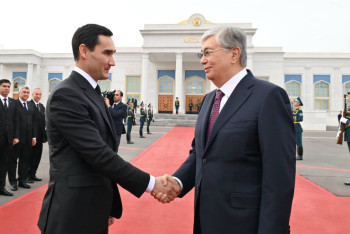 Президент Казахстана проводил главу Туркменистана в столичном аэропорту