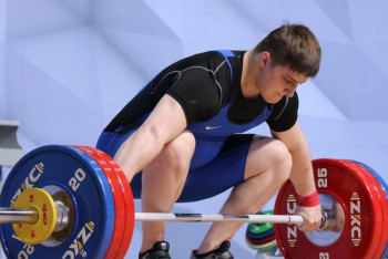 Фотография к новости: Казахстанец завоевал "бронзу" чемпионата Азии по тяжелой атлетике