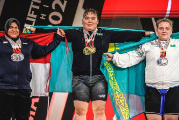 Казахстан завоевал "золото" на чемпионате Азии по тяжёлой атлетике