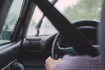 Фотография к новости: Должник совершил наезд на костанайского судебного исполнителя и скрылся