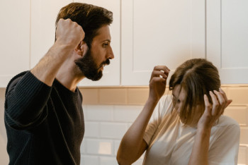 Фотография к новости: Глава МВД предлагает изолировать домашних тиранов, не дожидаясь заявления жертв