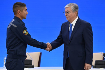 Фотография к новости: Президент наградил заслуженных граждан Алматинской области