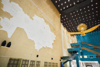 Фотография к новости: От первых тенге до международных наград. Какие реликвии Дня Республики можно найти в Национальном музее Казахстана