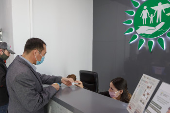 Фотография к новости: Документы из ЦОНа теперь можно заказать на дом экспресс-доставкой