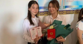 Выпускницу из Атырау пригласили учиться сразу в 15 вузов мира