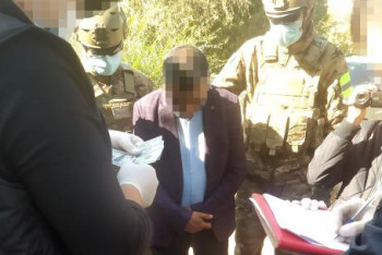 Фотография к новости: КНБ раскрыло схемы продажи казахстанских паспортов иностранцам за 1500 долларов