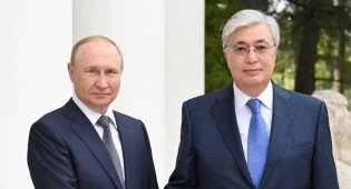 Токаев и Путин поздравили друг друга с 30-летием дипломатических отношений между Казахстан и РФ