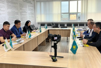 Фотография к новости: Председатель Центра непартийного наблюдения встретился с руководителями штабов кандидатов