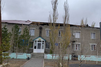 Фотография к новости: Крышу здания отдела образования унесло в Павлодарской области