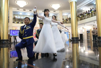 Фотография к новости: Казахстанские военные пригласили своих вторых половинок на офицерский бал