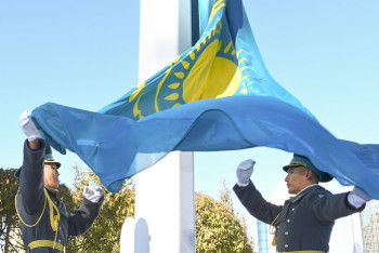 Фотография к новости: Президент принял участие в церемонии поднятия государственного флага