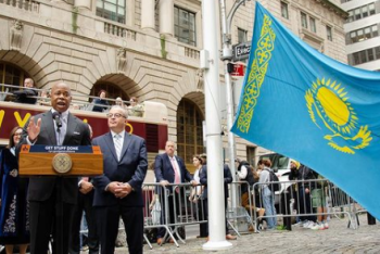 Мэр Нью-Йорка поздравил казахстанцев с Днём Республики