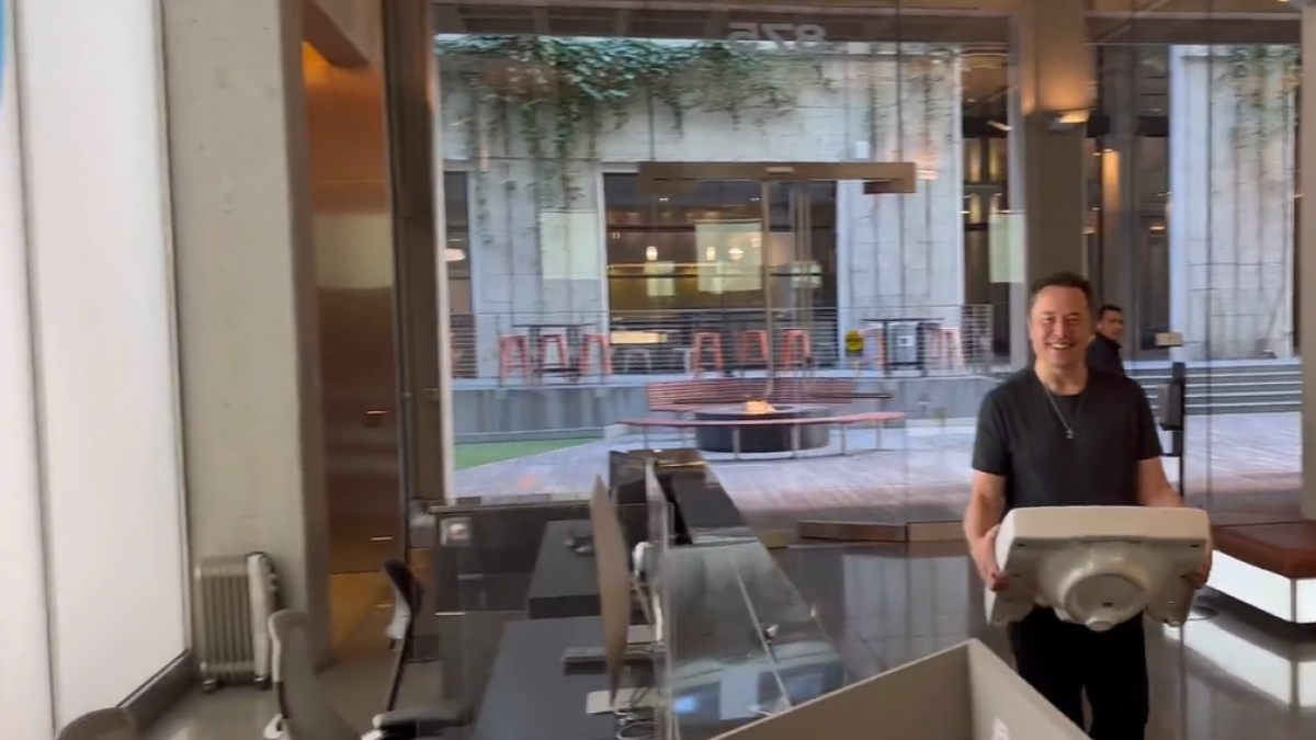 кадр из видео