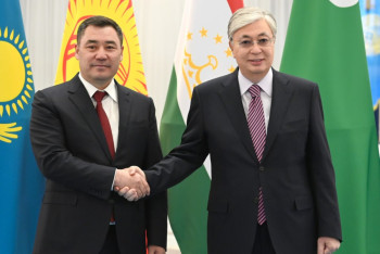 Фотография к новости: Касым-Жомарт Токаев встретил в Акорде Садыра Жапарова