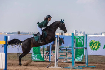 Фотография к новости: "Нужно доверять лошади, и чтобы она доверяла тебе". Интервью с 16-летней конкуристкой из Караганды