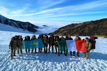 Фотография к новости: Казахстанские и итальянские военные готовятся покорить пик имени Маметовой