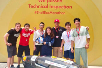 Фотография к новости: "Как тебе такое, Илон Маск?" Студенты из Астаны представили суперлёгкий самодельный электрокар в Индонезии