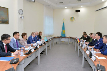 Фотография к новости: Межпарламентское сотрудничество обсудили мажилисмены с депутатами Бундестага