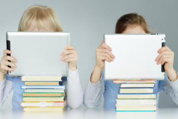 Фотография к новости: Планшеты для первоклашек: почему идея не решит проблему с тяжёлыми рюкзаками