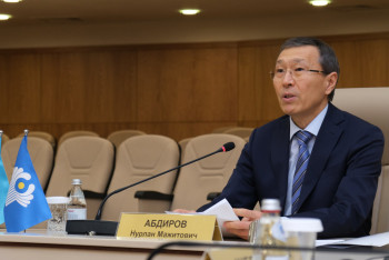 Фотография к новости: Председатель ЦИК встретился с группой наблюдателей от МПА СНГ