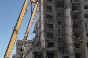 Фотография к новости: В Алматы начали сносить недостроенные многоэтажки