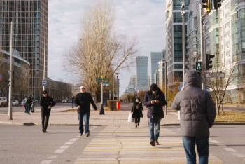 Фотография к новости: Как казахстанцы относятся к приезжим из России – блиц-опрос