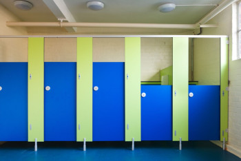 Фотография к новости: Более 100 школ в Казахстане провели ремонты после жалоб учеников и родителей