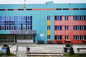 Фотография к новости: Трещины в 10 сантиметров: в Алматинской области снова разваливается новая школа за три миллиарда тенге