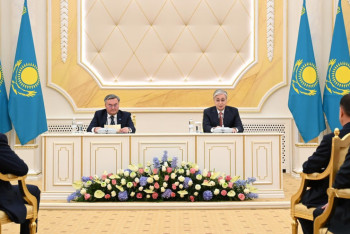 Фотография к новости: Зарубежные инвесторы вложили в Казахстан около 15 миллиардов долларов США - Токаев