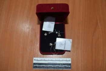 Фотография к новости: Грузчик аэропорта украл золото на миллион тенге в Актау