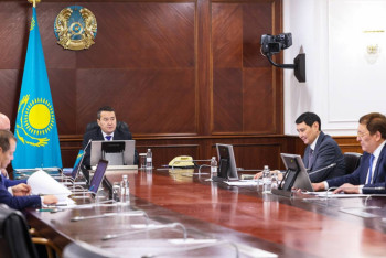 Фотография к новости: Смаилов обещал решить вопросы машиностроителей